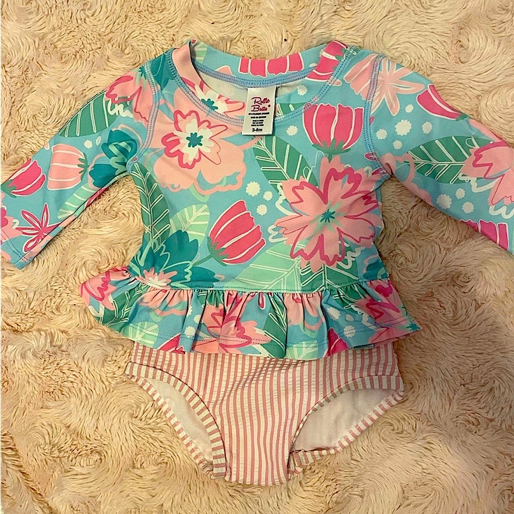Like new 2 piece Rufflebutts swim 3-6 months